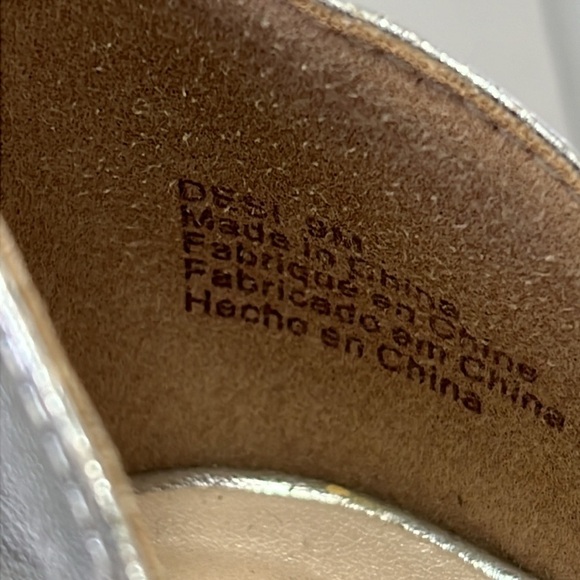 David’s Bridal DESI Silver Metallic Embellished Peep Toe Pumps Size 9 - Picture 5 of 16